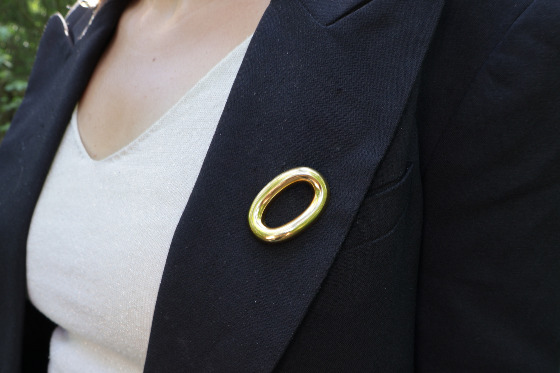 From classic to indispensable: why brooches and pins are the trend of today