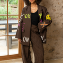Bruine oversized blazer met graffiti opdruk