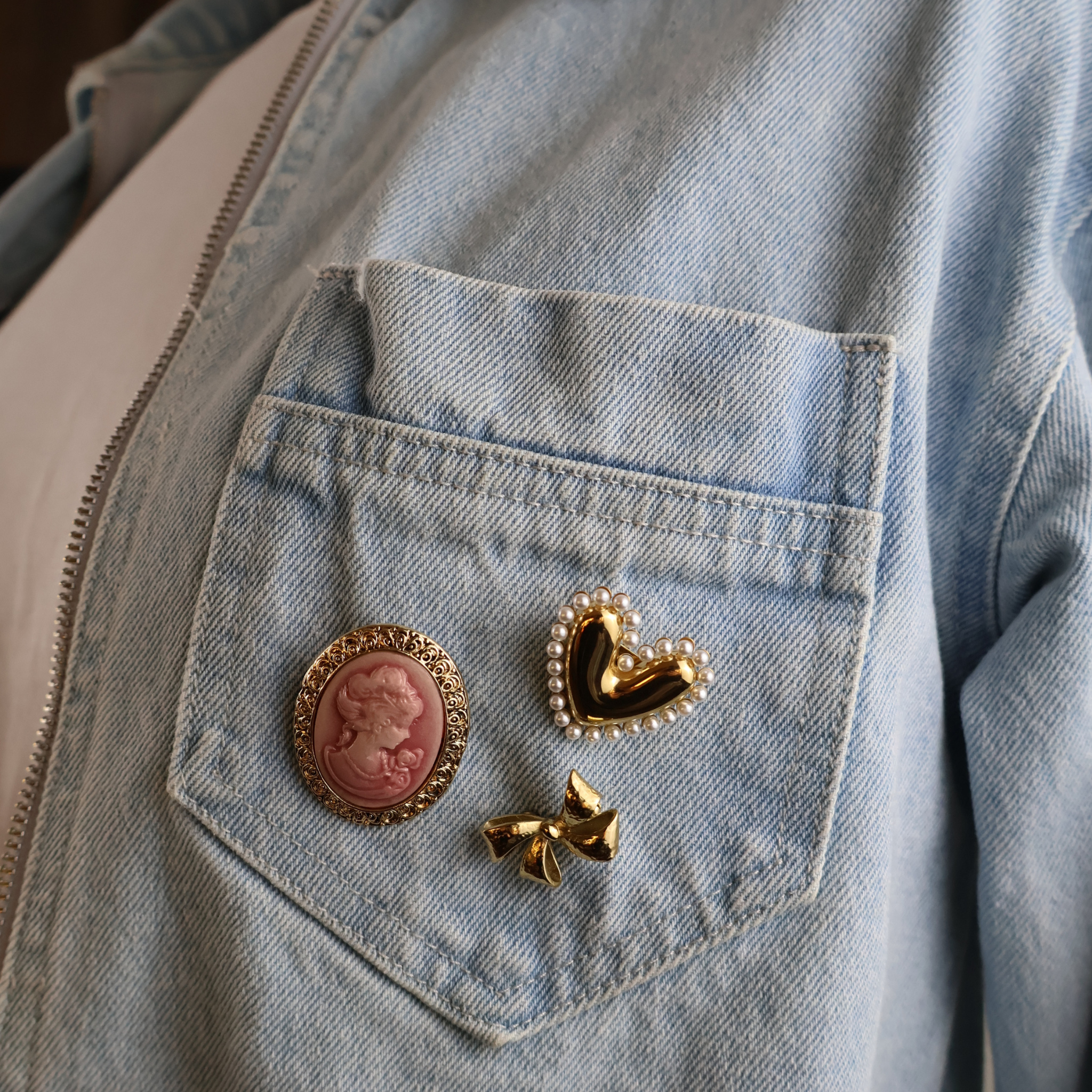 10011_brooch_gold_pink_10000_brooch_heart_10001_brooch_bow
