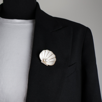10022_brooch_pin_shell_with_pearl_on_black_blazer