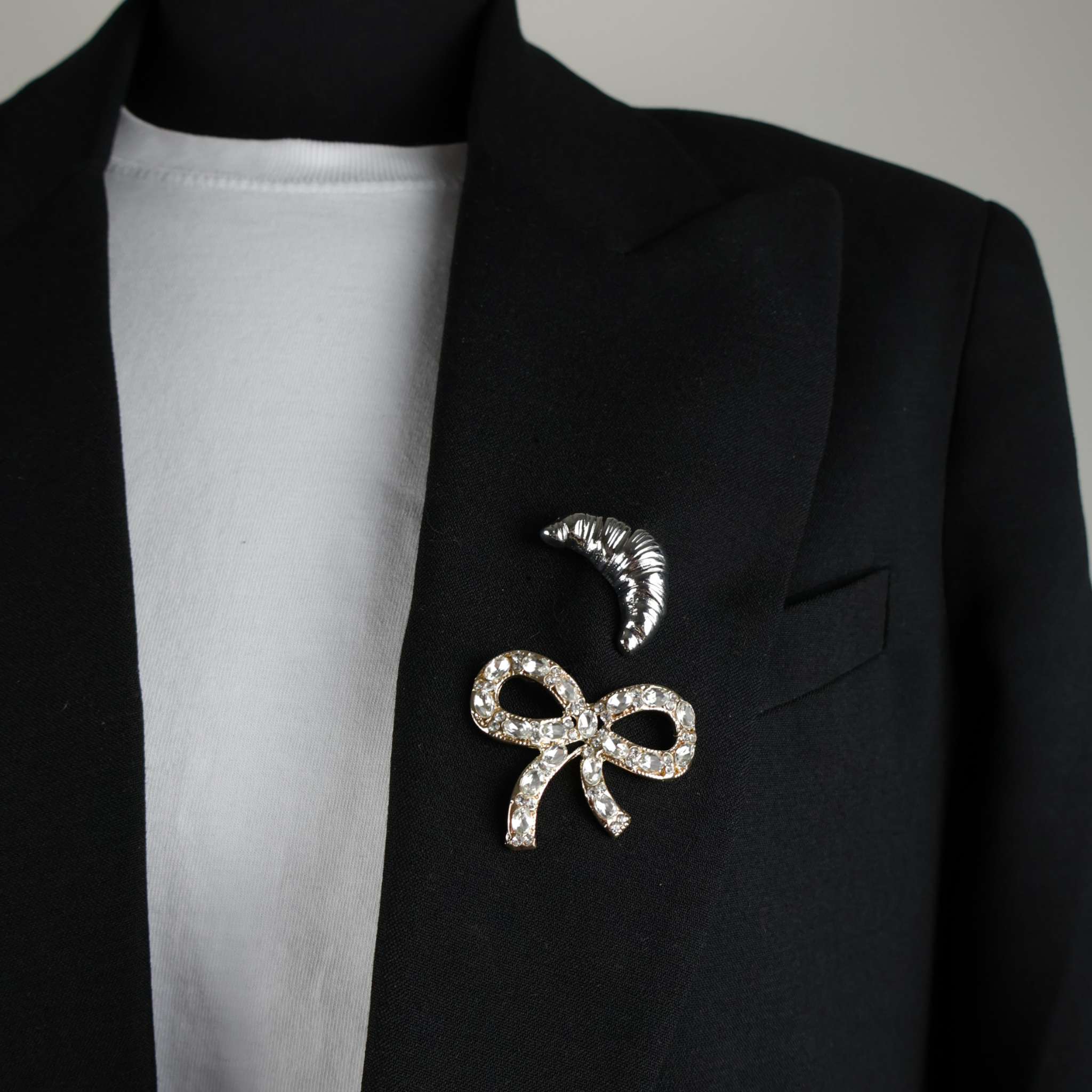 Brooch pin silver croissant