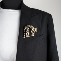 10031 brooch pin statement tiger gold black green on black blazer