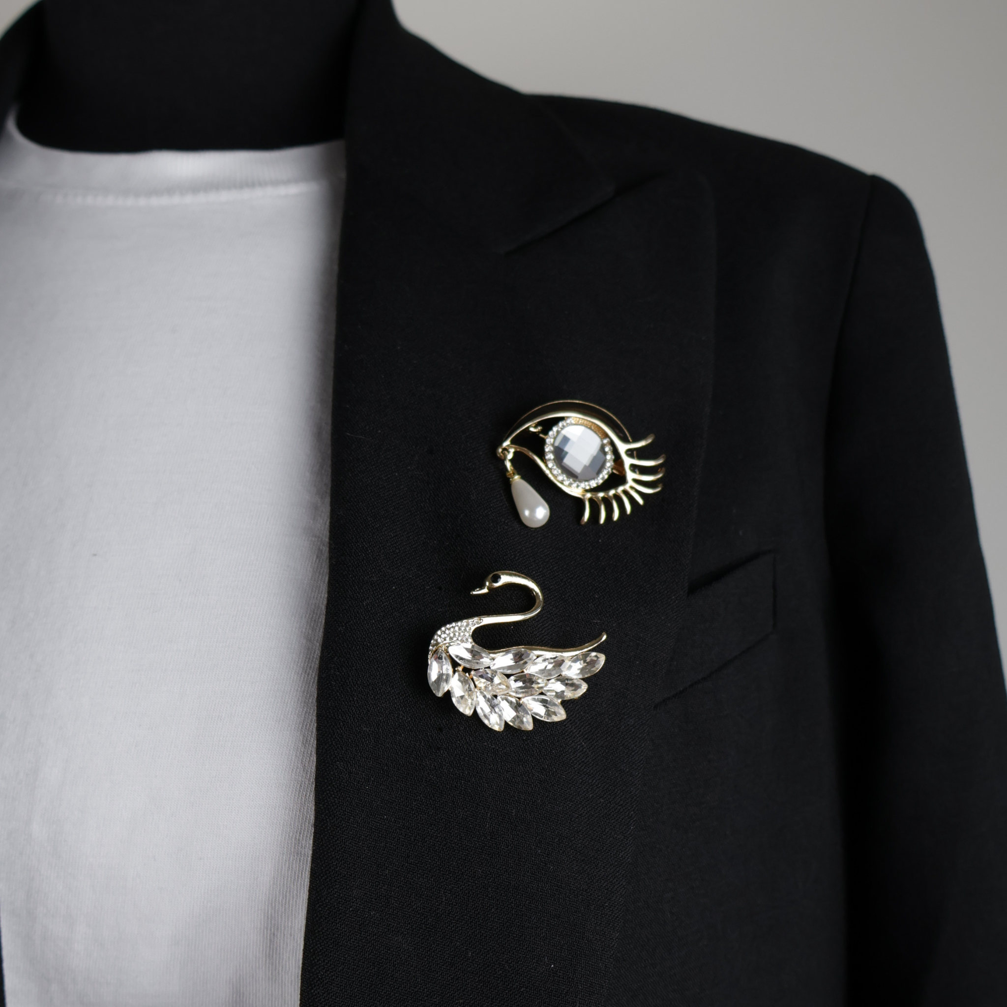 Brooch pin gold swan with silver stones