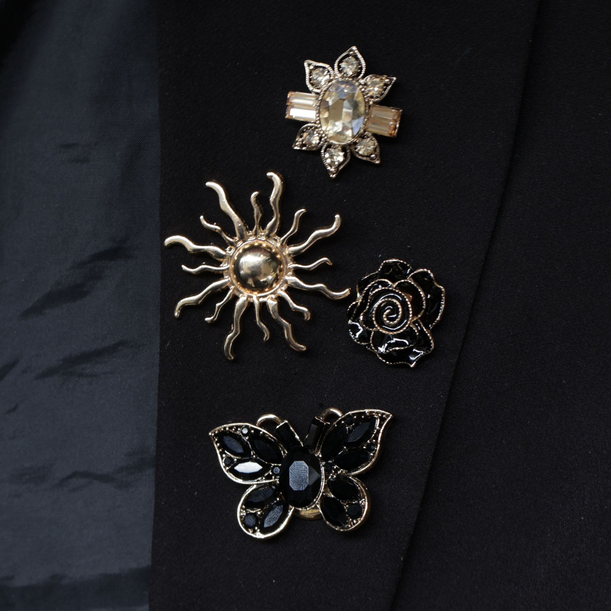 Brooch magnet gold sun