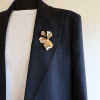 20026 pin gold leaf on blazer
