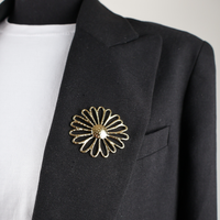 20028_pin_gold_open_flower_on_blazer