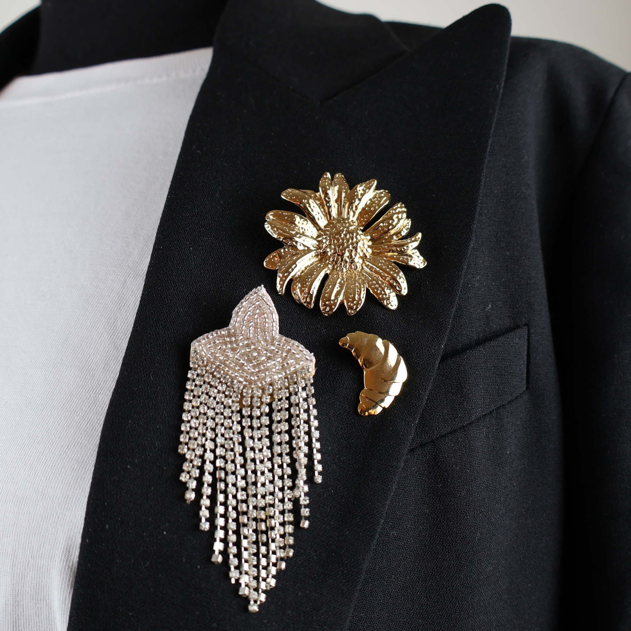 Gold flower pin, closed, large