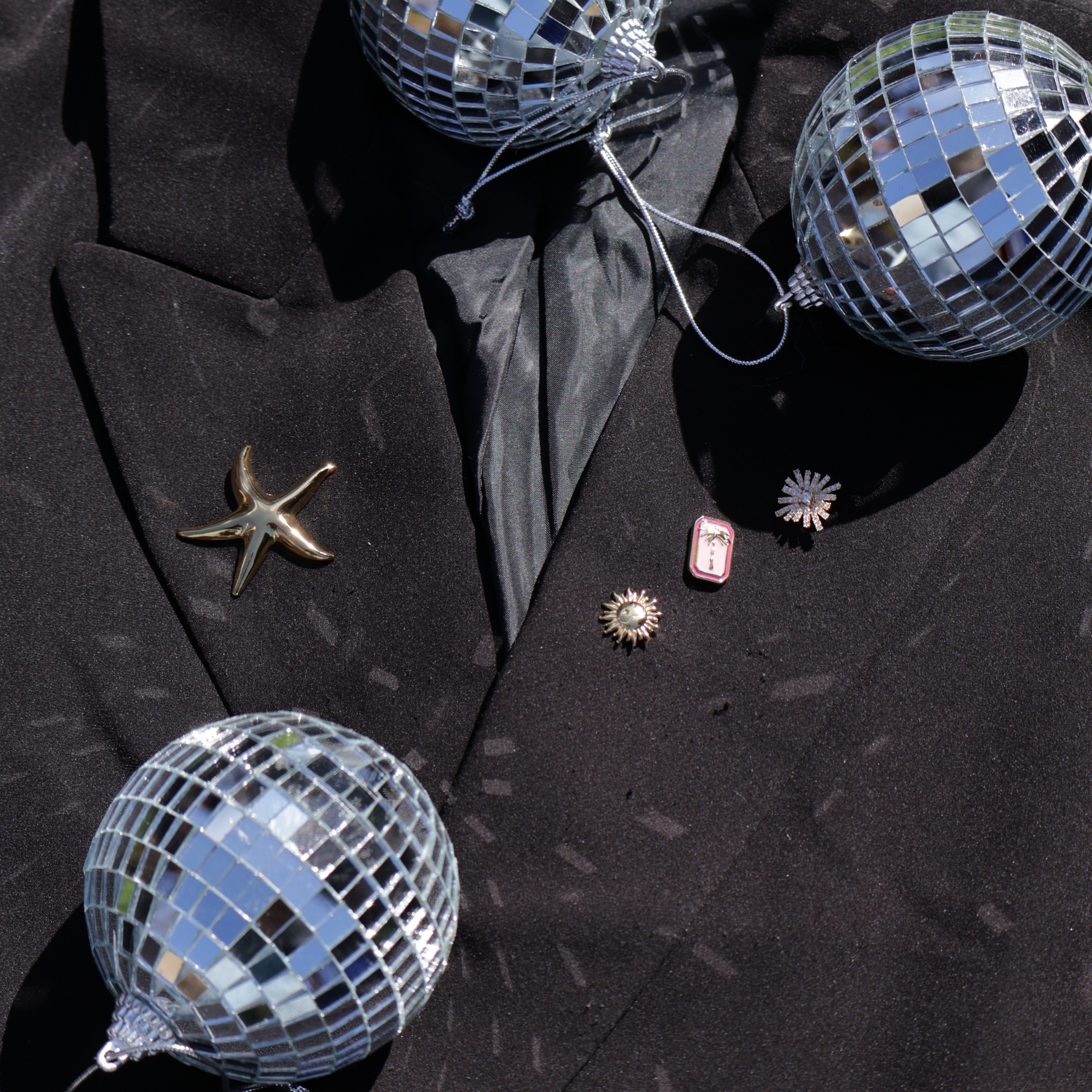 Pin pink gold with palm tree