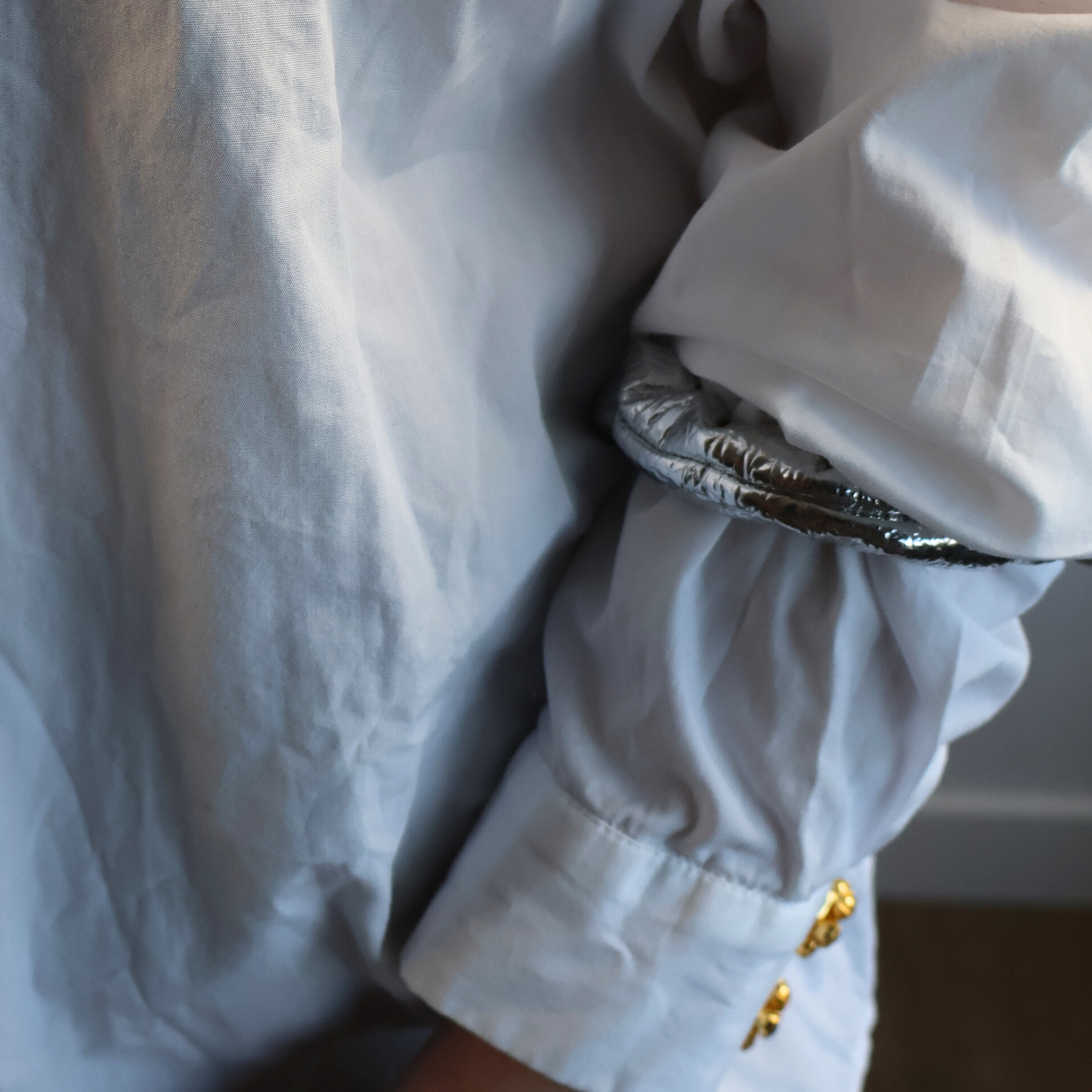 Sleeve holder fabric silver